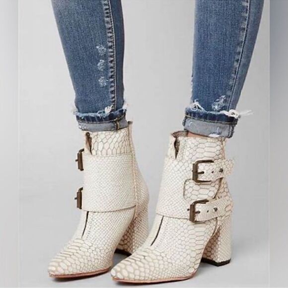 Freebird by Steven - Joey Ankle Booties in White Snake, Size 8 - Picture 9 of 11